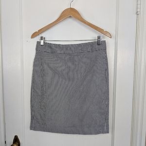 Banana Republic black and white seersucker skirt - size 6